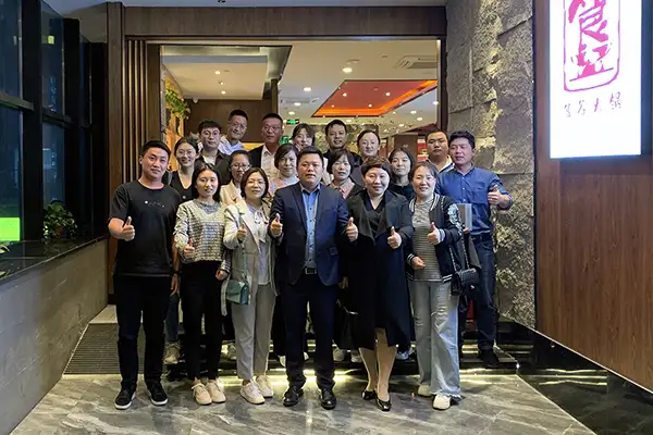 因为有缘我们相聚，成功靠大家付出!
