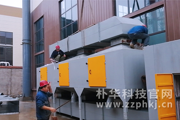 催化燃烧设备在机械喷涂废气治理中安装完成