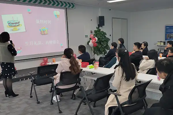 朴华科技庆生迎感恩节