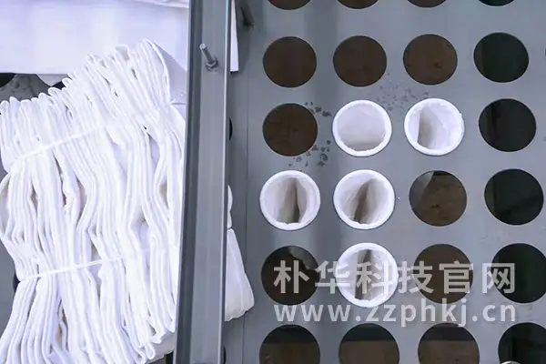 山东某木材厂客户订购的除尘器安装布袋