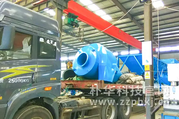 朴华科技为开封陶瓷新材料客户定制的脉冲布袋除尘器装车