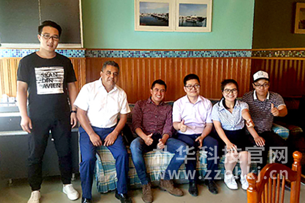 墨西哥客户一行与我公司人员合影