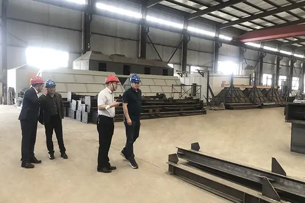 参观朴华科技生产车间