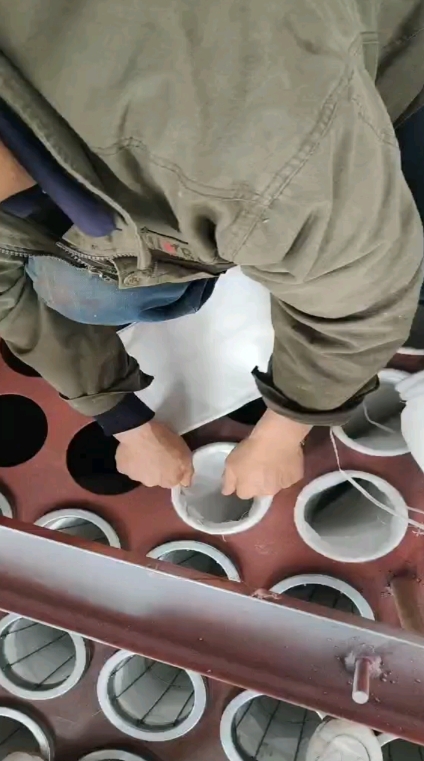 布袋除尘器加热器维护操作现场图