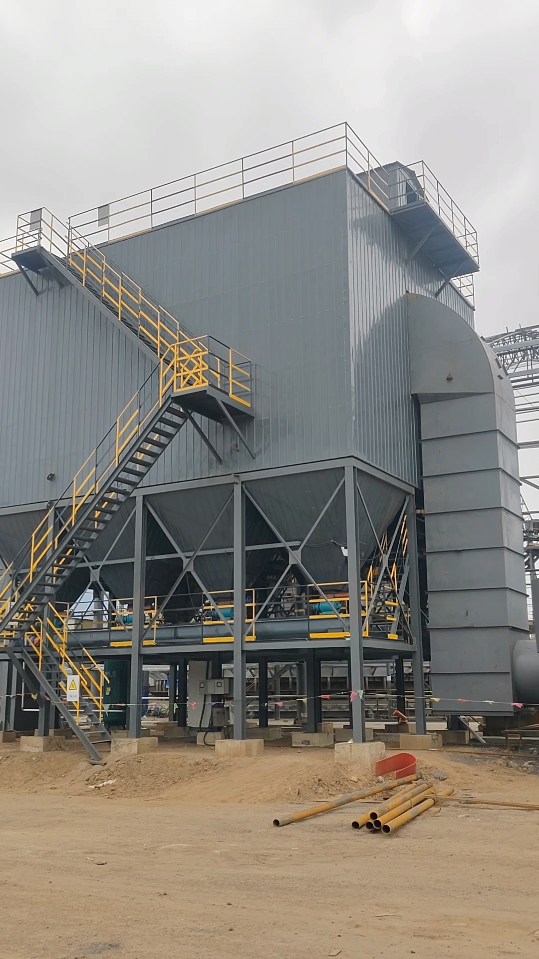 布袋除尘器选型指南：如何根据风量、粉尘性质与排放要求确定型号